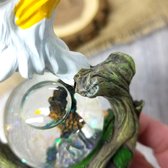 Bald Eagle figure/snow/glitter globe - Picture 2 of 11